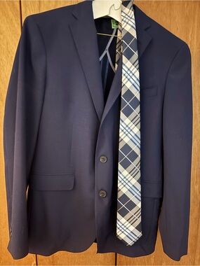 Cole Haan Classic Men's Navy Suit with Coordinating Plaid Tie